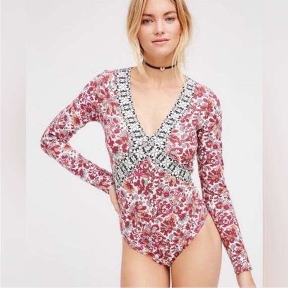 Free People Nowhere To Be Bodysuit Top Pink Boho Floral Size Large - Picture 1 of 13